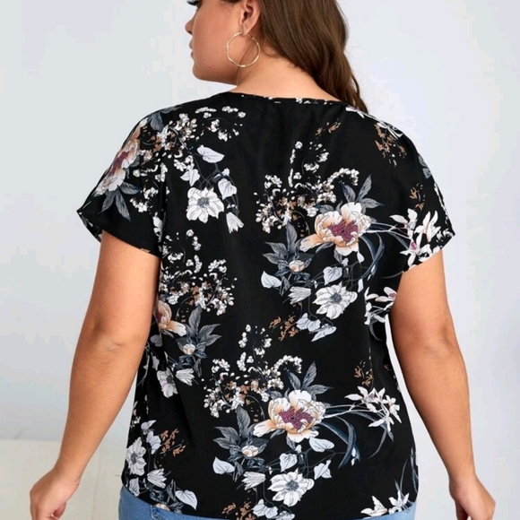 Beautiful Women's Plus Size Black Floral Casual Fashion Top ✨️ ♥️ - Picture 7 of 12